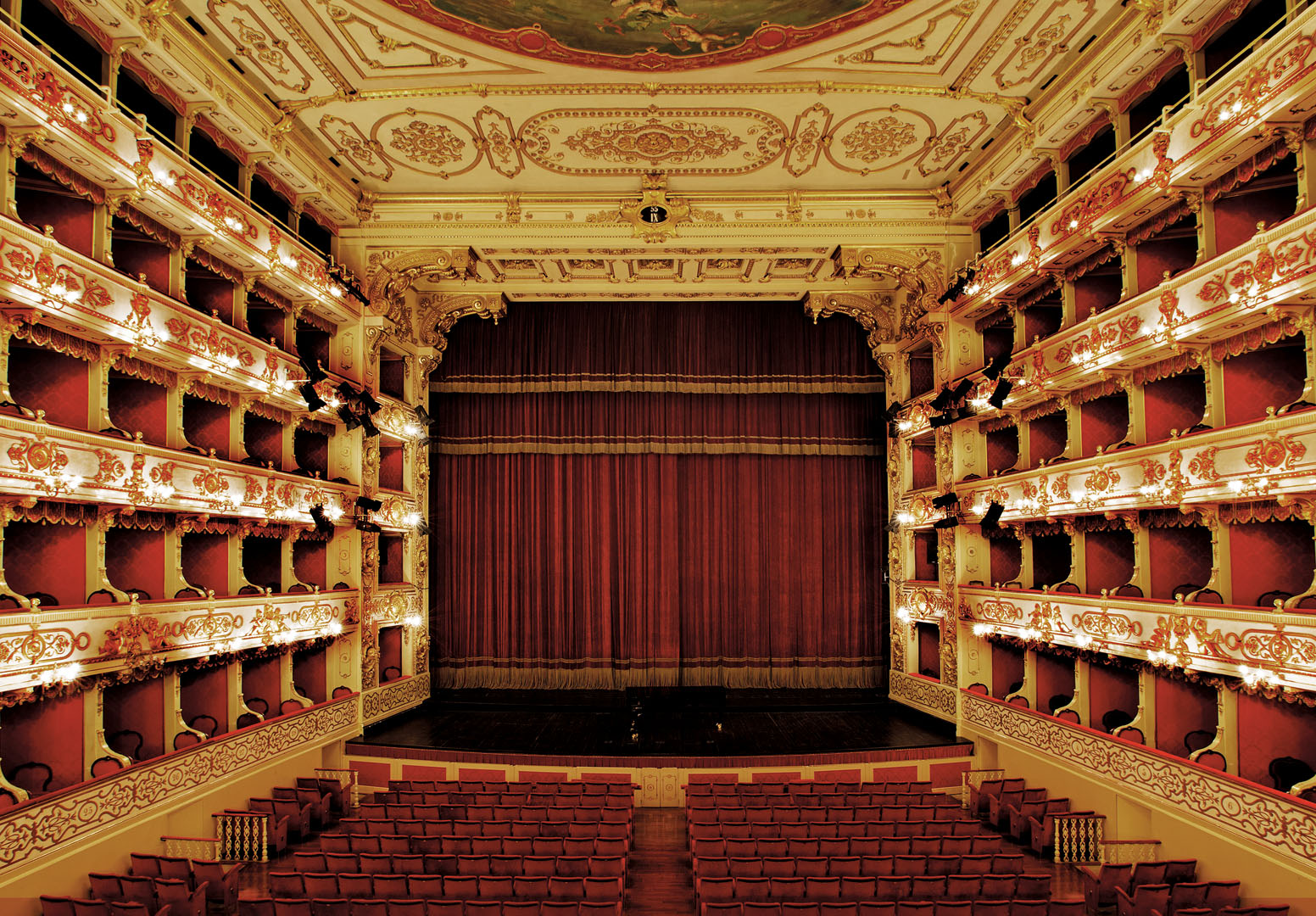 La regione Calabria avvia il piano triennale teatri