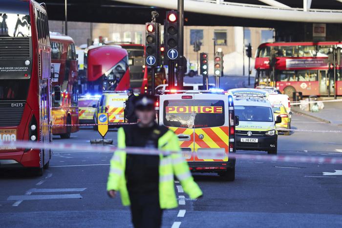 ATTACCO TERRORISTICO A LONDRA: UN MORTO E QUATTRO FERITI