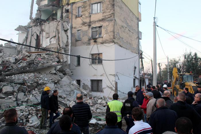 TERREMOTO IN ALBANIA: ALMENO 7 MORTI E 300 FERITI. AEREI DALL'ITALIA