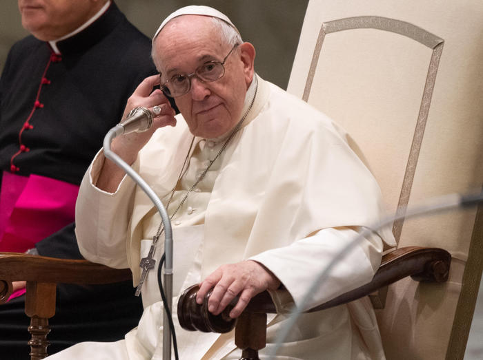 Papa: anche suore e preti hanno vizio del porno sul web