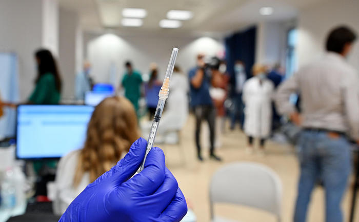 Covid, la quinta dose di vaccino a 120 giorni dall’ultimo booster
