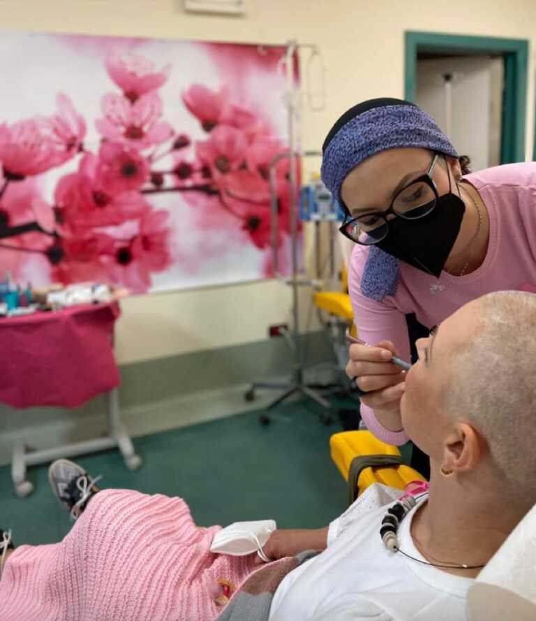 Dalla cura al prendersi cura”, al Policlinico di Germaneto una giornata per ridare il sorriso alle donne in terapia oncologica