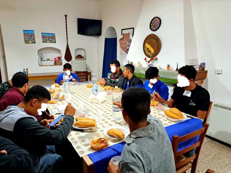 Sbarco profughi nel porto di Corigliano Rossano, 13 minori affidati alla Caritas diocesana