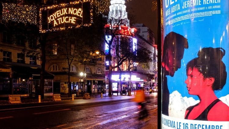 Parigi spegne insegne pubblicitarie