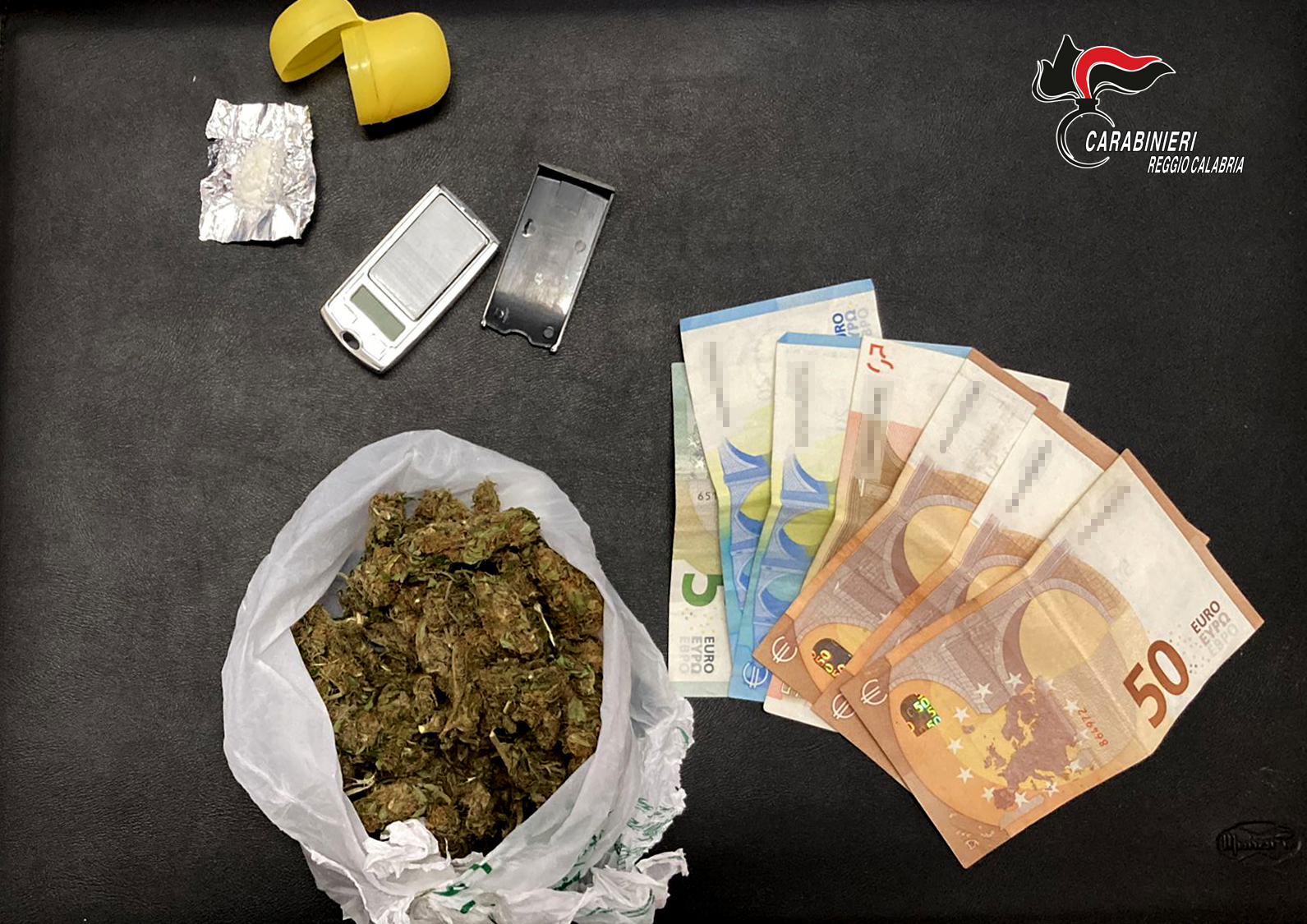 Rinvenuti dai carabinieri oltre 70 grammi di stupefacente e 300 banconote, arrestato 30enne