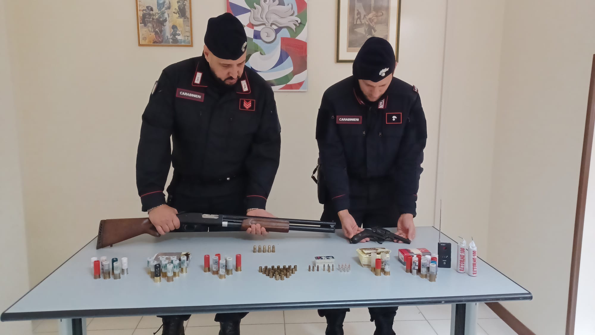 Arrestato 38enne dai Carabinieri, deteneva illegalmente armi e munizioni