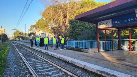 Muore investita da un treno in Calabria, si pensa a suicidio