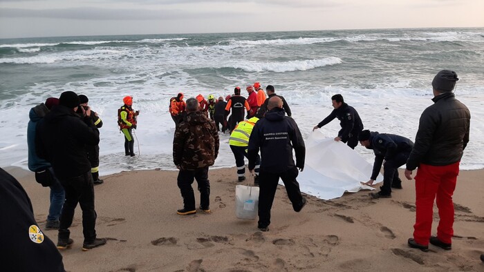 Strage di Cutro, il mare restituisce il corpo di un bambino, vittime salgono a 69