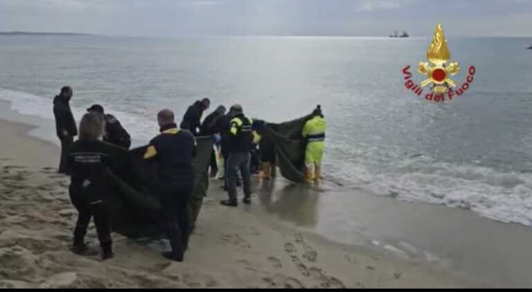 Naufragio Cutro, recuperato in mare il corpo di un uomo, è la 79esima vittima