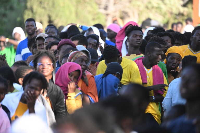 Caos a Lampedusa per i trasferimenti dei migranti