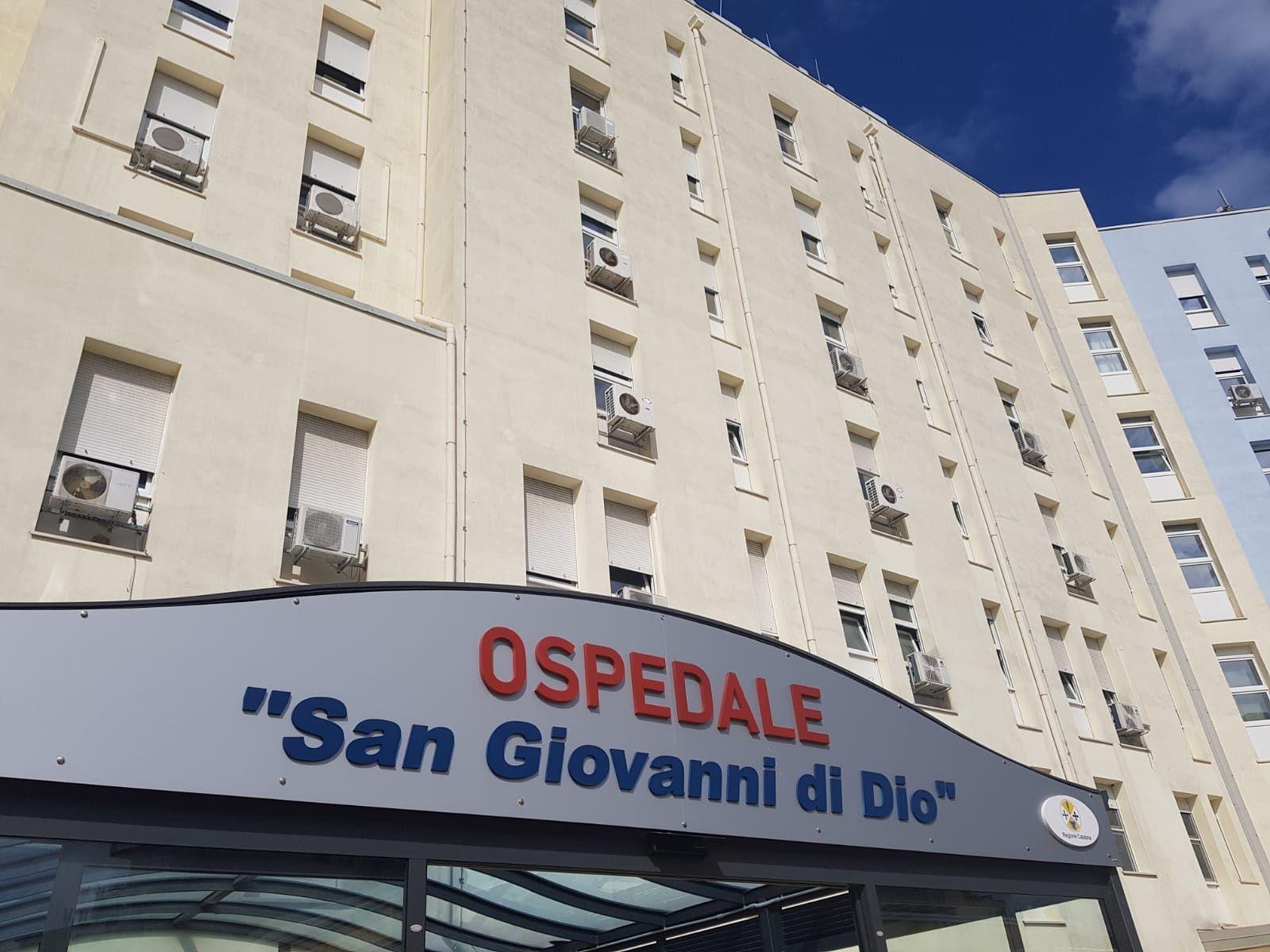 Ospedale di Crotone: eseguito un importante intervento salvavita su di una donna  ad alto rischio anestesiologico grazie all’“awake anesthesia”