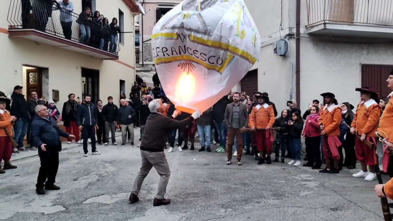 Oriolo: tragedia a festa patronale, muore l’artista Luigi Abate dopo il tradizionale lancio del “suo” pallone aerostatico
