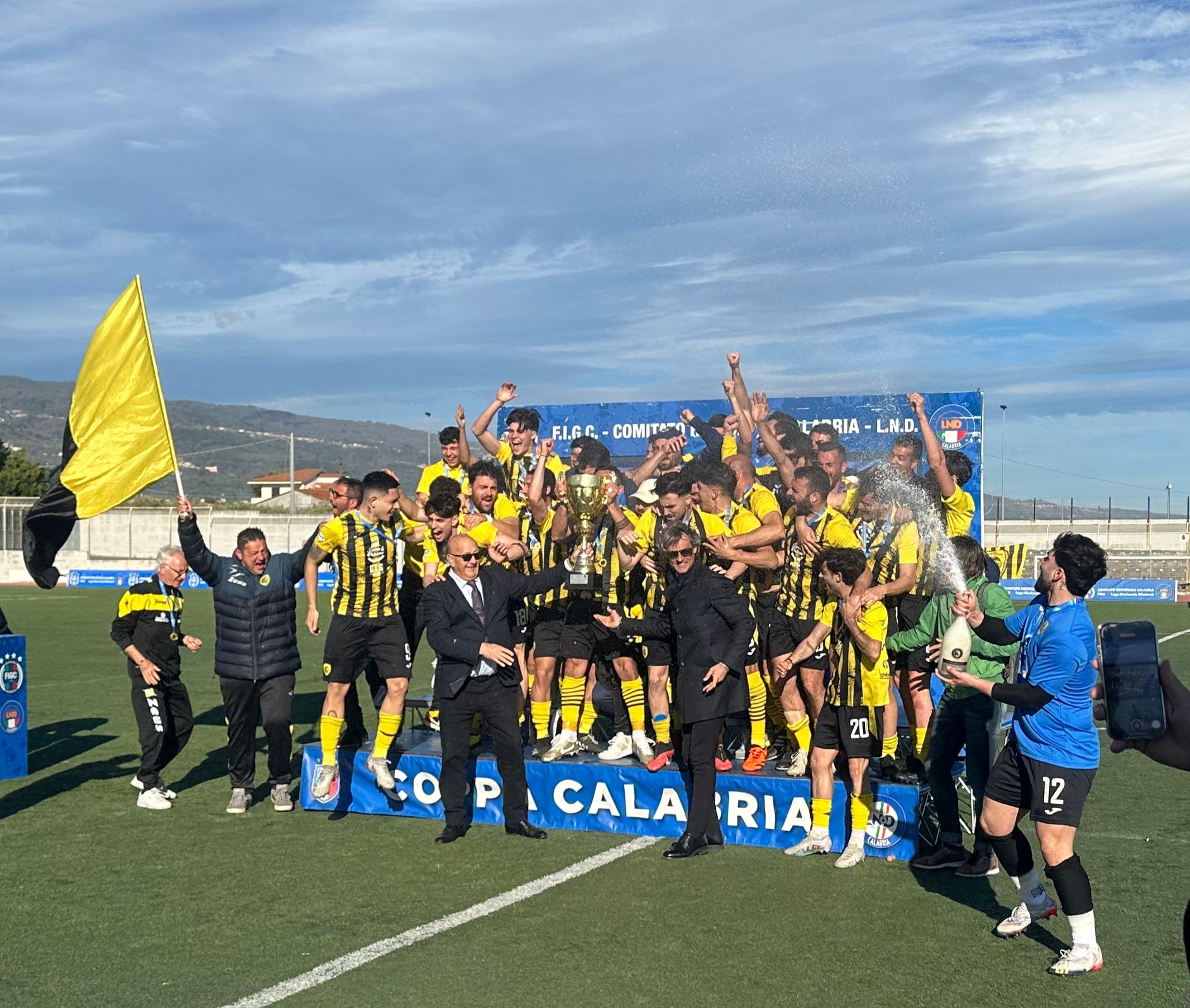 L’AEK Crotone festeggia la conquista della Coppa Calabria domenica prossima all’Ezio Scida