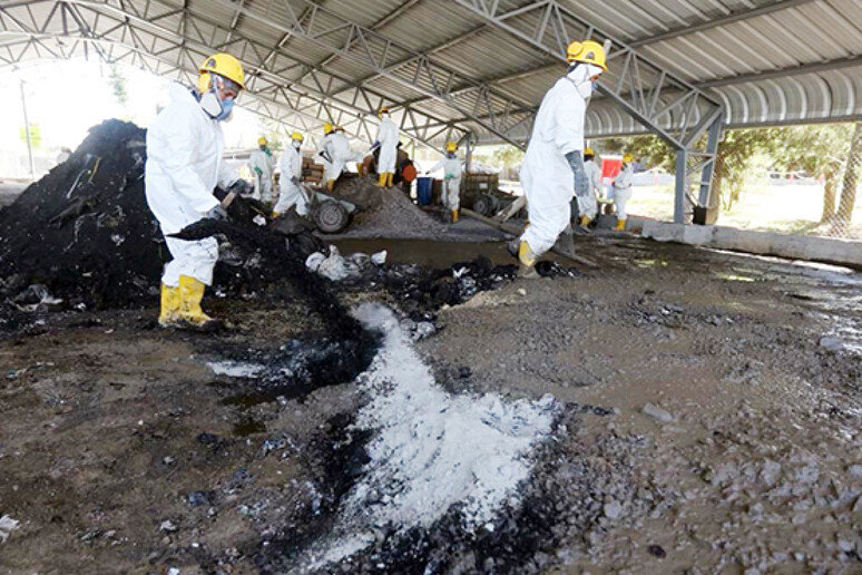 In Perù la cocaina dei narcos trasformata in blocchi di cemento